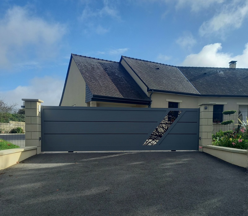 Vente et pose d'un portail coulissant en Mayenne